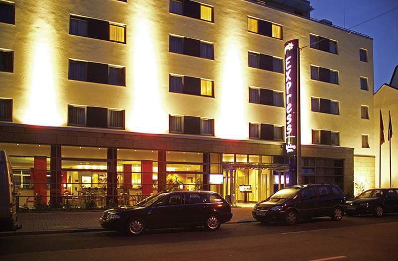 Holiday Inn Express Frankfurt Messe, An Ihg Hotel Франкфурт-на-Майне Экстерьер фото